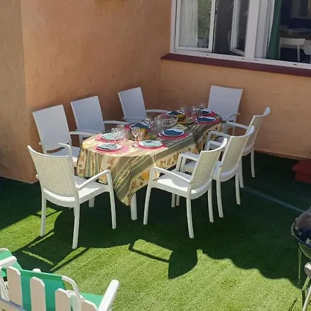 Holiday home Casa Con Jardin A 35 Metros De La Playa. Br.