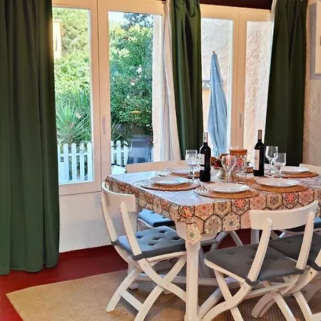 Holiday home Casa Con Jardin A 35 Metros De La Playa. Br.