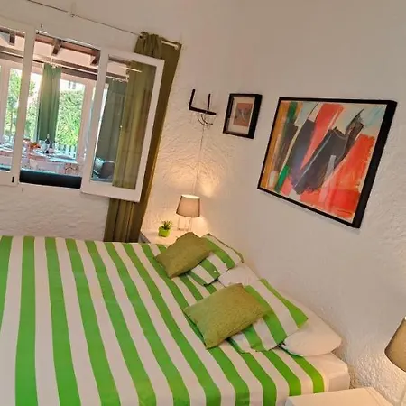 Casa Con Jardin A 35 Metros De La Playa. Br.