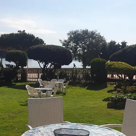 Casa Con Jardín A 35 Metros De La Playa. Br. Сasa de vacaciones