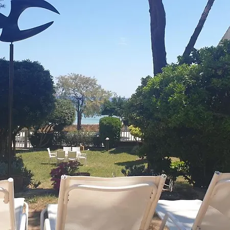 Casa Con Jardín A 35 Metros De La Playa. Br. *