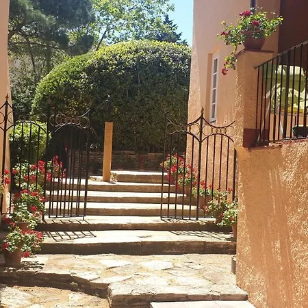 Casa Con Jardin A 35 Metros De La Playa. Br. *