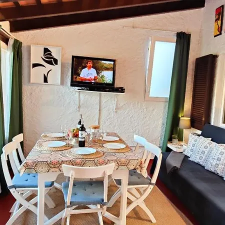 Сasa de vacaciones Casa Con Jardín A 35 Metros De La Playa. Br. *