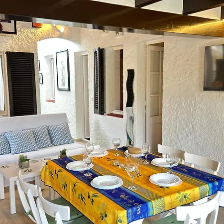 Casa Con Jardin A 35 Metros De La Playa. Br. *